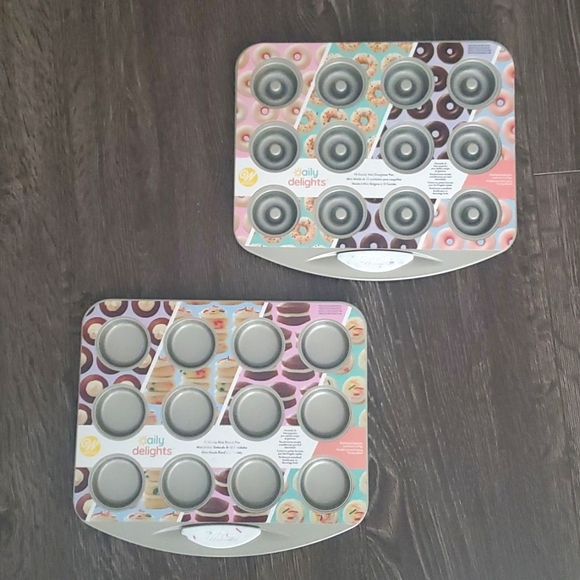 Wilton Daily Delights Mini Pans - Mini Doughnuts and Mini Round moulds - Baking - Picture 1 of 11